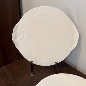 Set of 2 White Embossed Dinner Plates – Classic Scalloped Edge